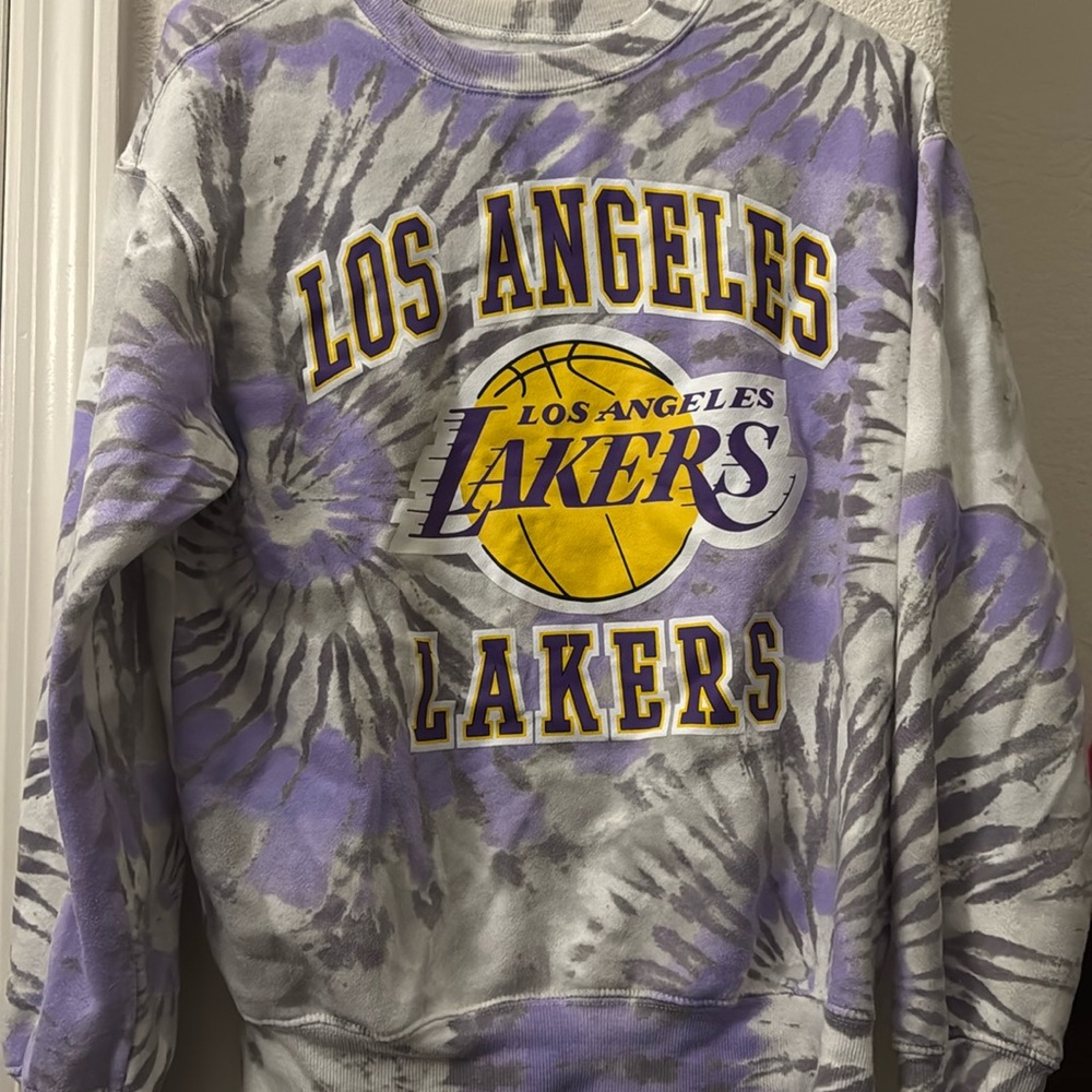 Lakers women’s sweater